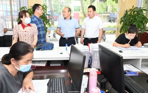 優化營商環境 助力經濟發展 莫若鋒在服務窗口調研時強調增強服務意識，提高服務效能